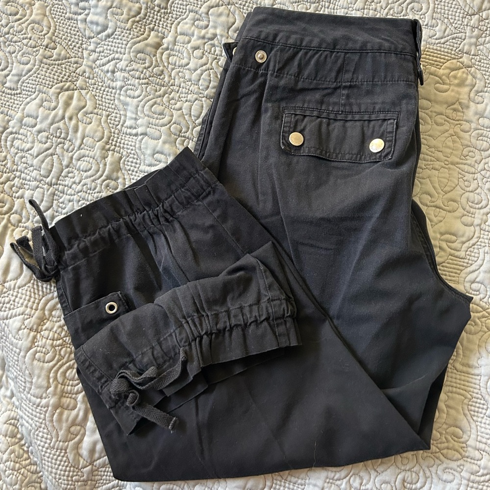 Black capri cargos